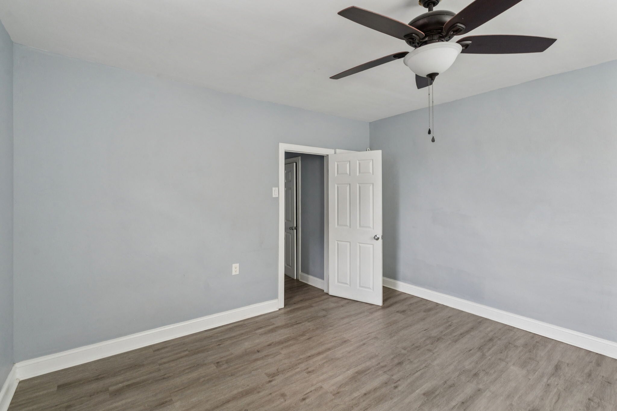 Bedroom - 2537 E Ann St