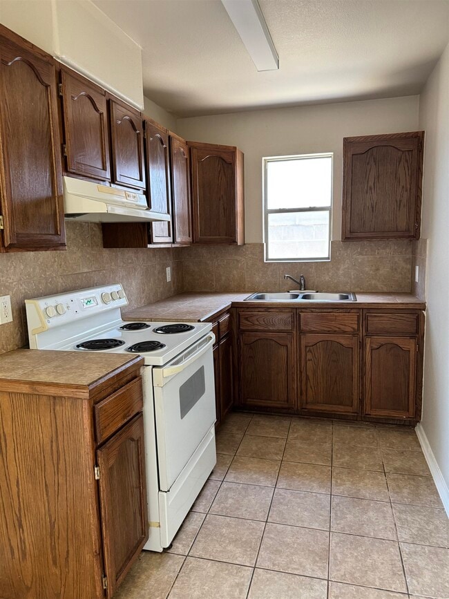 Building Photo - 2615 Bandera Dr