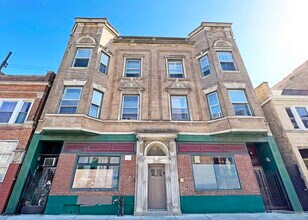 Building Photo - 2941 W Belmont Ave
