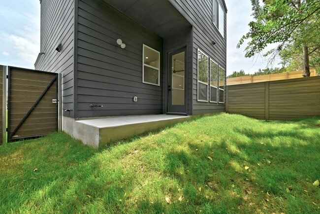 Building Photo - 2308 Maxwell Ln