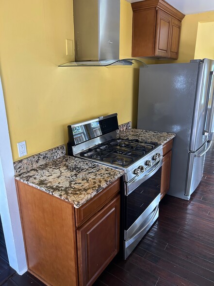 Building Photo - 512 Avenue C