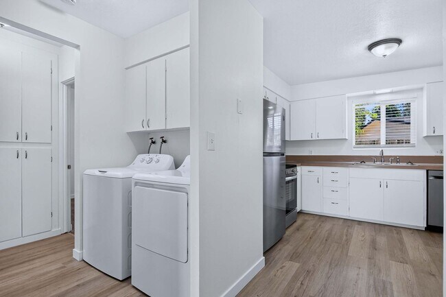 Building Photo - 2bd, 1b Cozy Home awaits in Boise Bench!