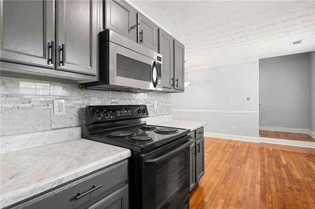 Building Photo - 310 Atwood St SW
