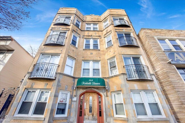 Primary Photo - 2 br, 1 bath Condo - 3918 N Kedvale Ave