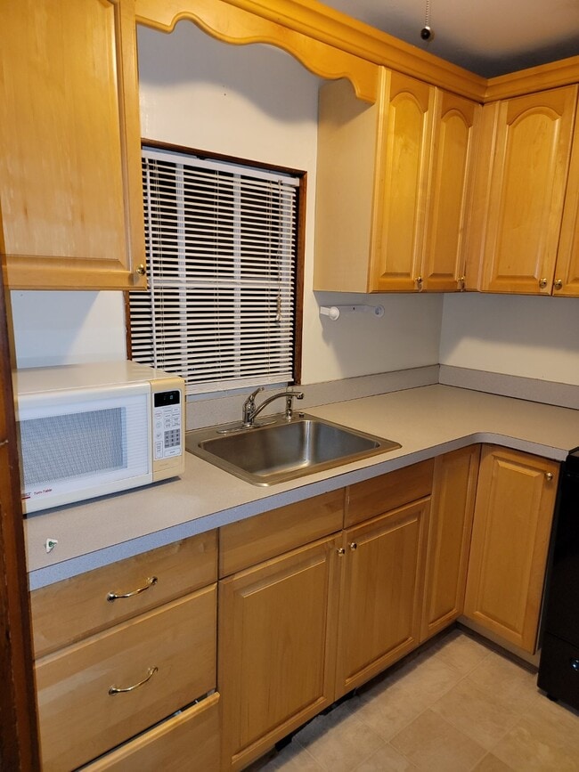 Kitchen - 7 Christian Ave