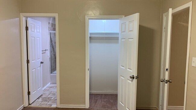 Building Photo - 07218