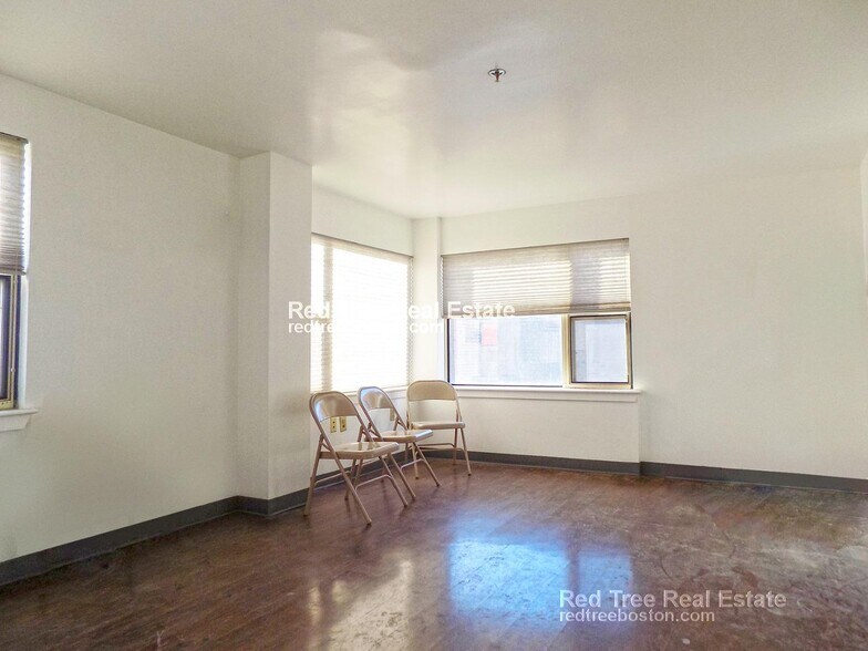 Building Photo - 1 Pine St