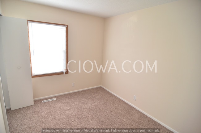 Building Photo - 3122 33rd Ave SW