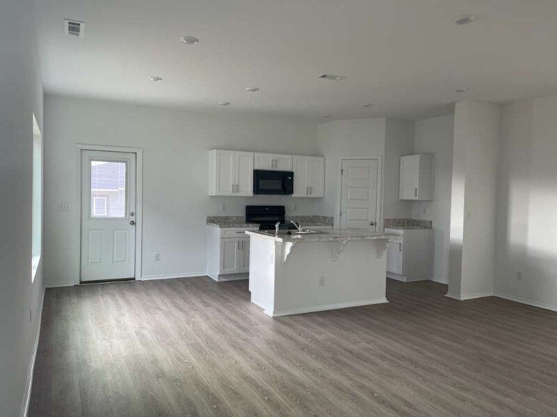 Building Photo - 6721 SW Dignity Ave