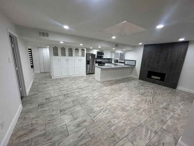 Building Photo - 2905 Spring Brook Dr