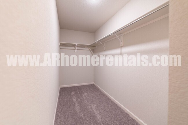 Building Photo - 1175 Gallery Dr