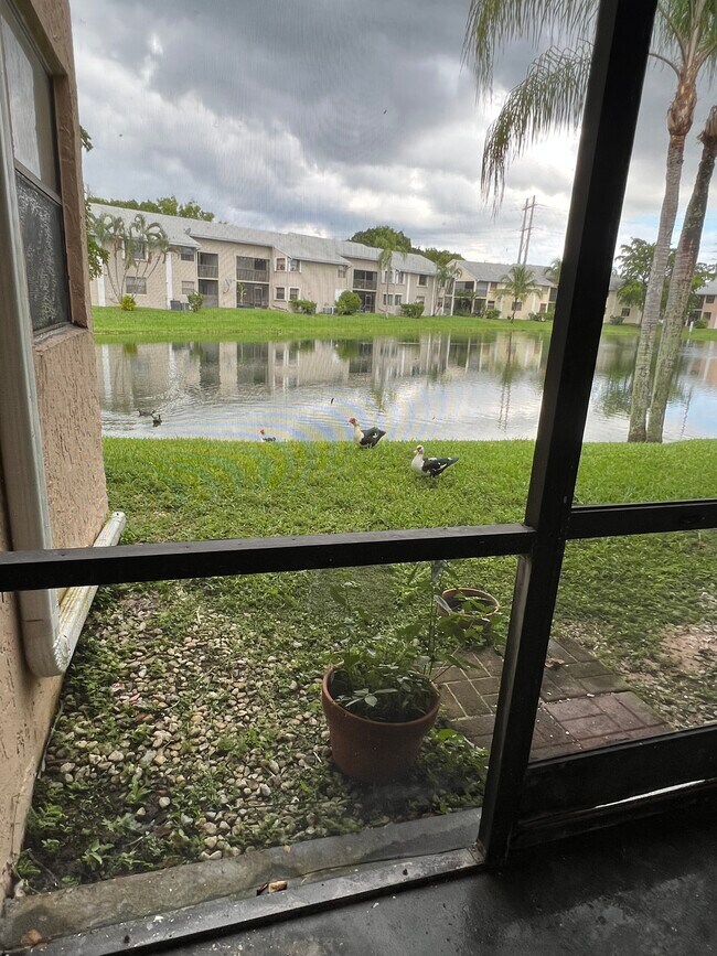 Building Photo - 1021 Adams Ave