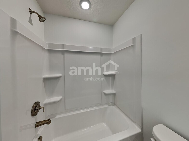 Building Photo - 8421 Northpoint Dr