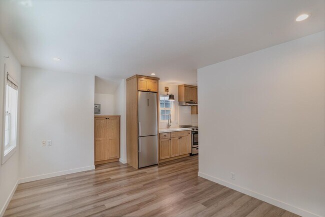Building Photo - 8683 Rainbow Ave