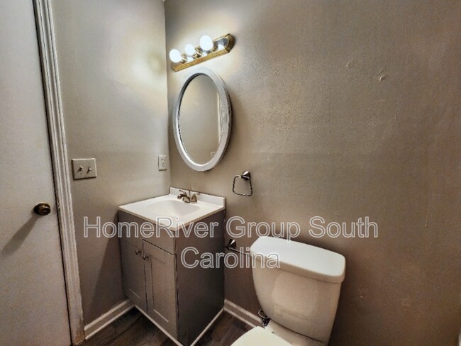 Building Photo - 108 Springwoods Lake Point