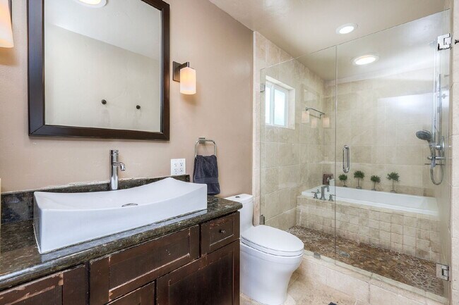 Building Photo - "Charming Coastal Retreat: 3-Bedroom Sanctuary on Agate Street, San Diego"