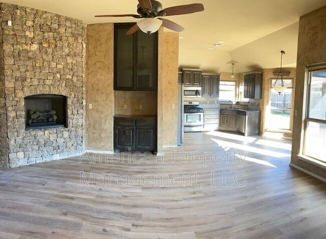 Building Photo - 15609 S Broadway St