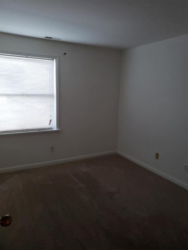 Building Photo - 300 Chapel Ct