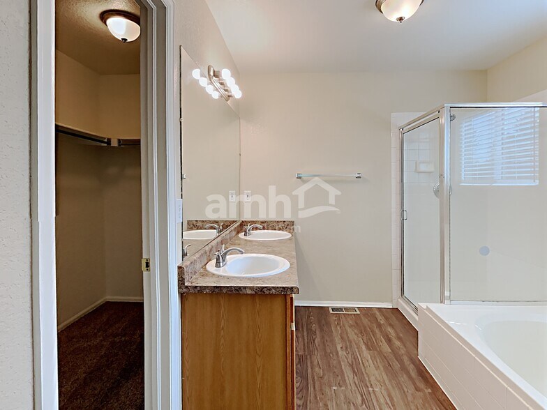 Building Photo - 13091 Dexter St