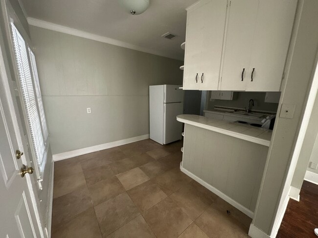 Building Photo - Cozy 2 bedroom 1 bath duplex