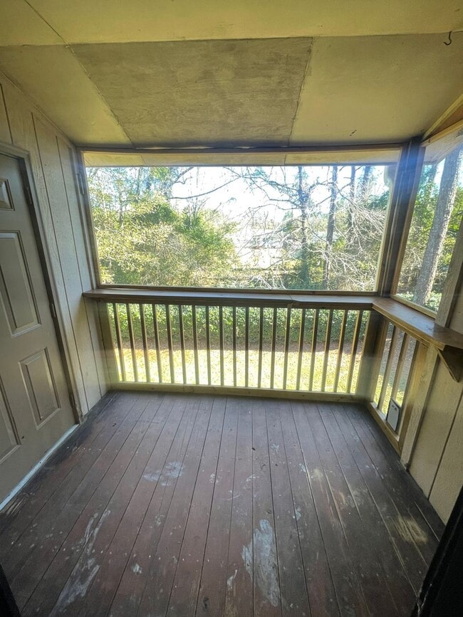 Building Photo - 2 Bedroom Condo