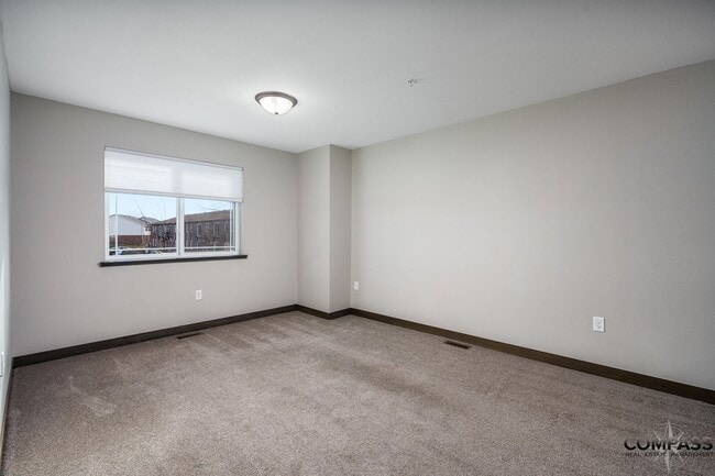 Building Photo - SPACIOUS AND MODERN TOWNHOME