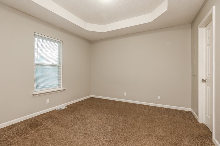 Building Photo - 565 Bridgette Dr