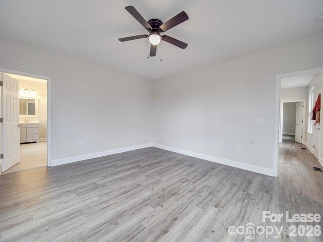 Building Photo - 824 Woodrun Dr