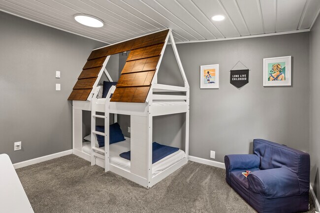 Bunk Bedroom - 27166 Little Floyd Lake Rd