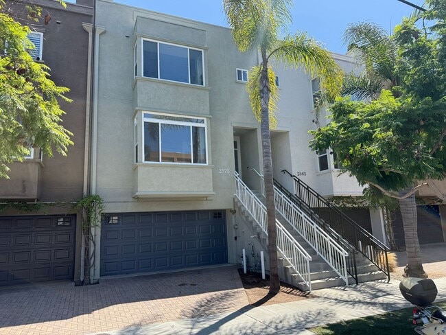 Building Photo - Beautiful 3BD/3.5BA Rowhome in Bankers Hil...