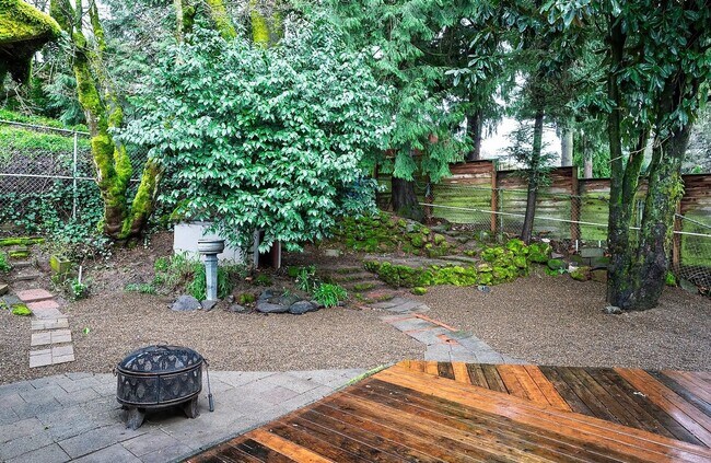 Building Photo - Remodeled 3 Bedroom, 1 Bath Home with Fenced Yard