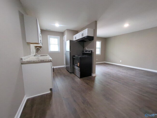 Building Photo - 3913 Talwell Dr SW