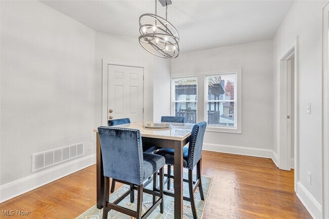 Building Photo - 2257 Grandview Ave