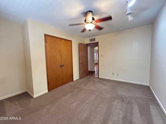 Building Photo - 3122 E Montecito Ave