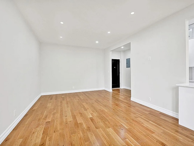 Building Photo - 7101 Shore Rd