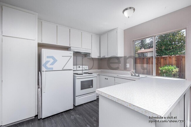 Building Photo - 370 Don Basillo Way