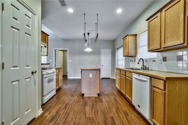 Building Photo - 4424 Maple Shade Ave