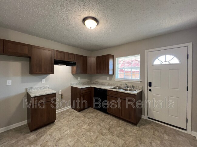 Building Photo - 2483 Dana Dr