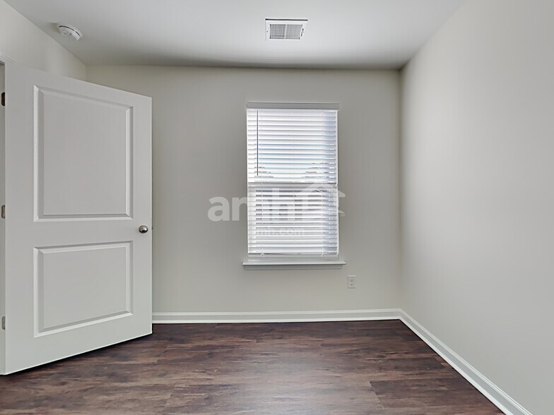 Building Photo - 509 Wayton Cir