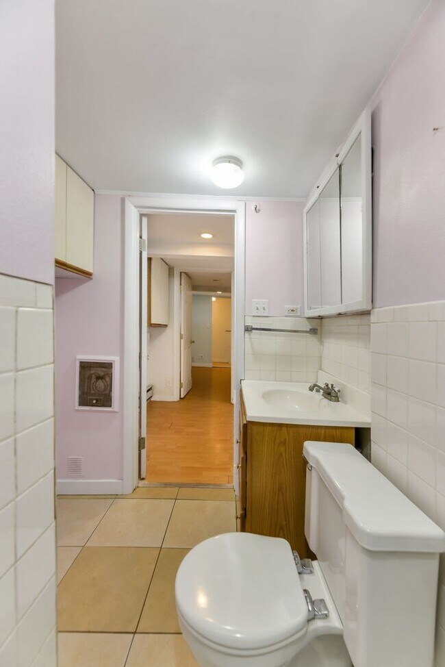 Building Photo - Great duplex 1st floor 1 bd great view!