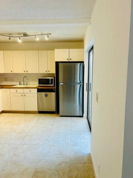 Building Photo - 31 Lake Arbor Dr