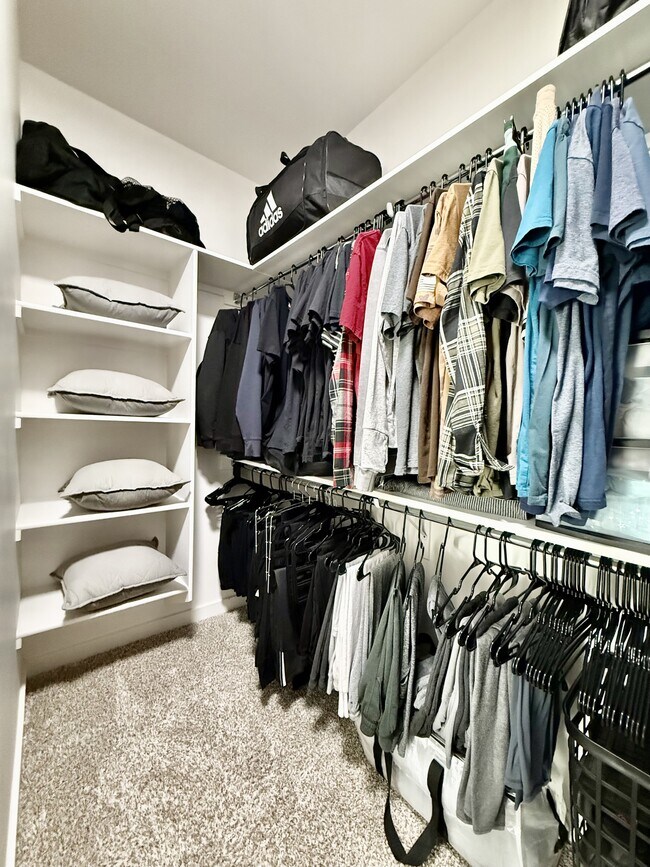 Building Photo - 15052 Destination Ave