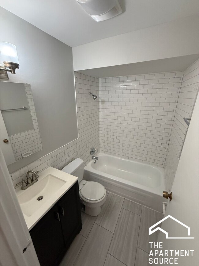 Building Photo - 744 W Gordon Terrace