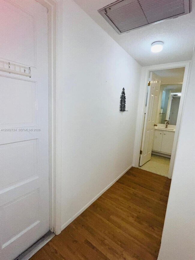 Building Photo - 3000 S Course Dr