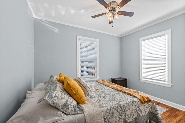 Building Photo - 805 W Ash St