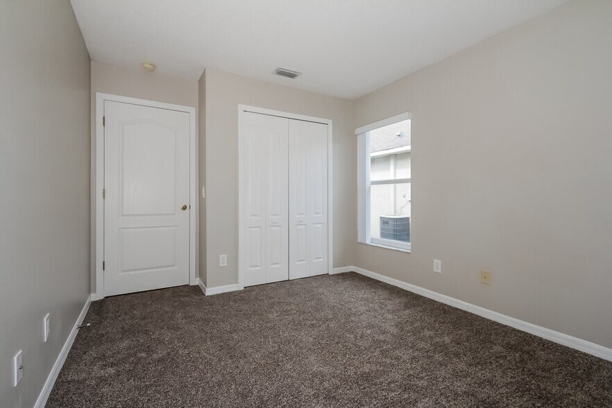 Building Photo - 9801 Laurel Ledge Dr