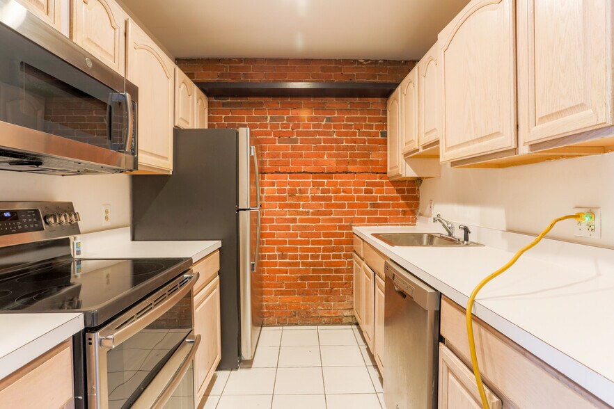 Building Photo - 1750 Washington St