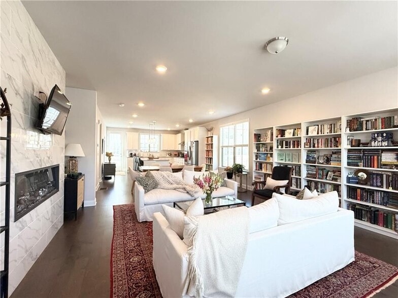 Building Photo - 2520 Great Silver Fir Aly