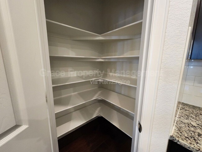 Building Photo - 221 Jackson Dr