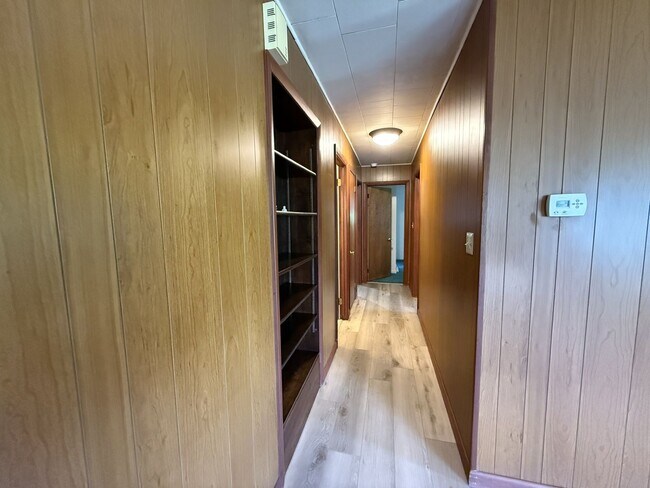 Building Photo - Three Bedroom Bellefonte Ranch - 1st Month Free & Half off Security Deposit